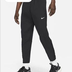 NWT Men’s nike dri-fit challenger Woven  pants Size M MSRP $70